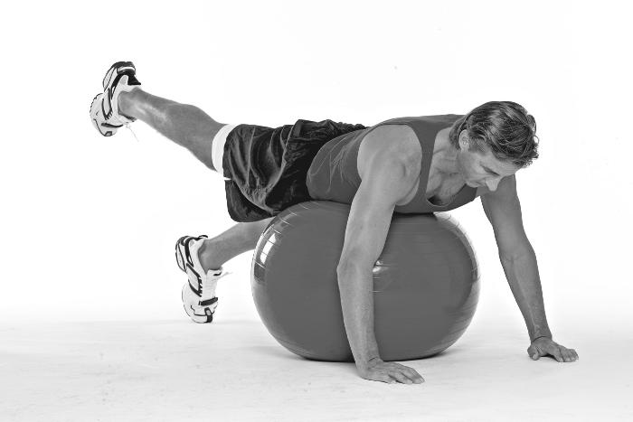 118 Part II: Workouts to Have a Ball With Figure 8-6: Prone leg raises. The knee will be straight on the leg that s raised. 3.