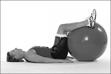 126 Part II: Workouts to Have a Ball With a Figure 8-12: Abdominal
