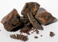 With the help of incense charcoals, you can release the intense fragrance of these fine resin granules -- without the dilution of a burning base or fixatives typical in man-made stick or cone incense.