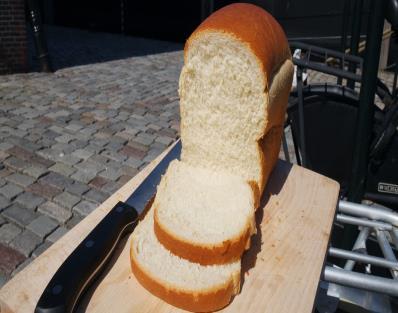 bread volume, colour, crumb structure, crumb resilience, taste and shelf