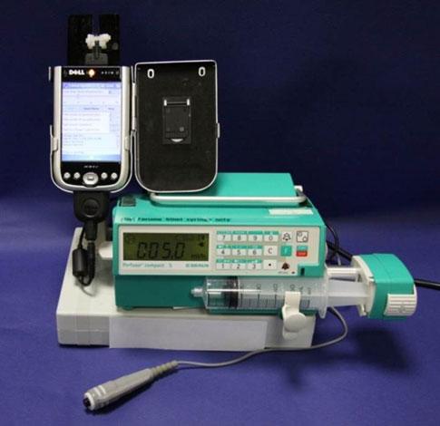 2 Portable epidural drug delivery system driven by a personal digital assistant (PDA) operating on Windows Mobile systems software and connected to a modified Compact S infusion pump (B.
