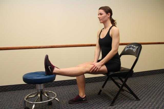 IMPORTANT NOTE FOR ACL RECONSTRUCTION PATIENTS STRETCHING / KNEE EXTENSION During the first 4 weeks after surgery, a primary goal is to get back your full knee extension (straightening) motion.