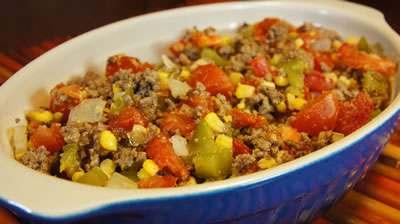 Recipes to Try Vegetables and Hamburger Skillet Ingredients 5 servings 1 pound lean ground beef 3 cups tomatoes, diced chopped onion frozen corn 2 cups chopped green peppers 1 tablespoon minced