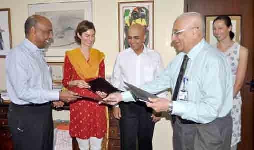 Dr Rao announced the institution of the Dr Taraprasad Das Chair of Ophthalmology in recognition of Dr Das s contribution towards the