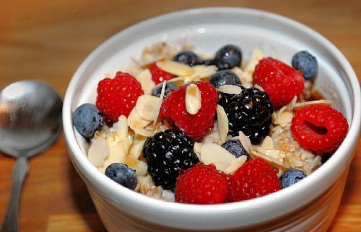 Sample Meal Plan Breakfast: Oatmeal mixed with