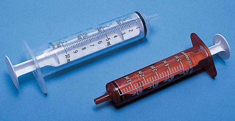 Figure 17-10 Oral syringes. (Courtesy Chuck Dresner. From Clayton BD, Willihnganz M: Basic pharmacology for nurses, ed 16, St Louis, 2013, Mosby.