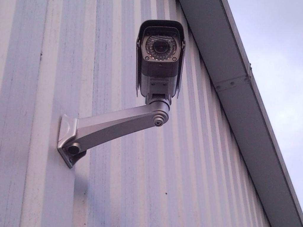 They must also have professionallymonitored security alarm systems that include coverage of exits and entrances, rooms with exterior windows, exterior walls, roof hatches, or skylights, storage rooms