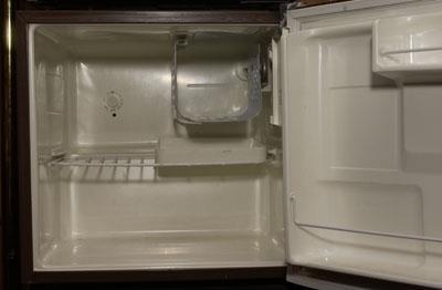 Small combination unit with 1 exterior door and icemaker compartment (freezer) Large