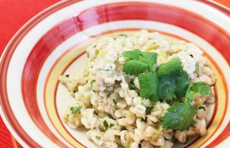 Higher-Fiber Recipes Barley Parmesan Verde Serves 4 For extra flavor, try cooking barley in broth. I serve this often with chicken or pork and side of broccoli and red bell peppers.