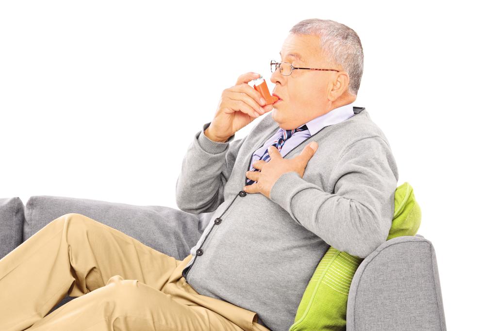 Asthma and COPD Asthma and COPD If you have asthma or chronic obstructive pulmonary disease (COPD), it is important to take steps to keep your condition under control and prevent complications.