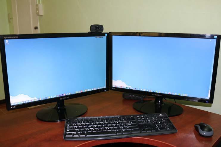 Monitor 2 Monitor set-up How you locate your monitors is dependent upon how you use the two monitors.