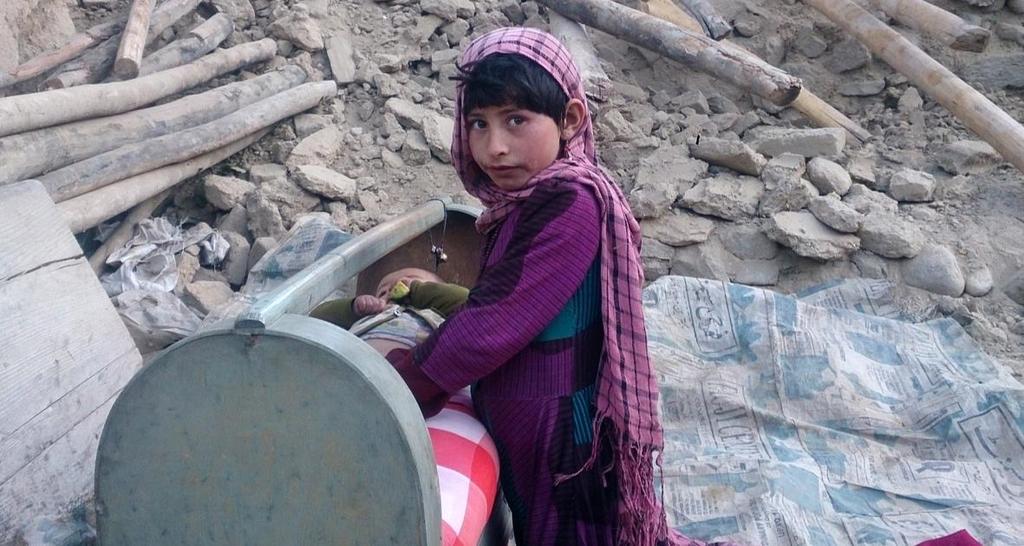 AFGHANISTAN EARTHQUAKE INTERNATIONAL ORGANIZATION FOR MIGRATION SITUATION REPORT 3 October 5 Highlights A girl and her infant brother outside their damaged home in Jurm district, the earthquake's