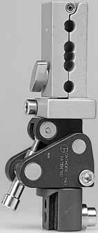 This, like the swivelling clamp, also has a center of rotation, but its plane of action can be altered independently of the plane of the bone screws.