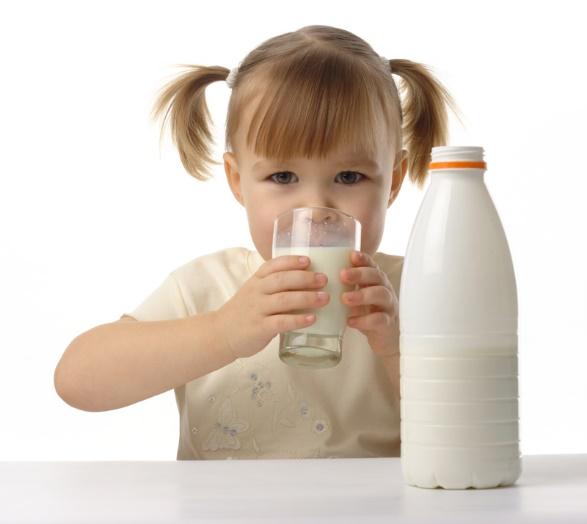 23 Regulations Regarding Serving Milk Because the typical American diet has a high fat content, it is usually recommended that children over the