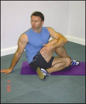 towards the floor to feel a stretch STRETCH: Seated glute Adopt a seated position with legs crossed Lift top thigh up towards