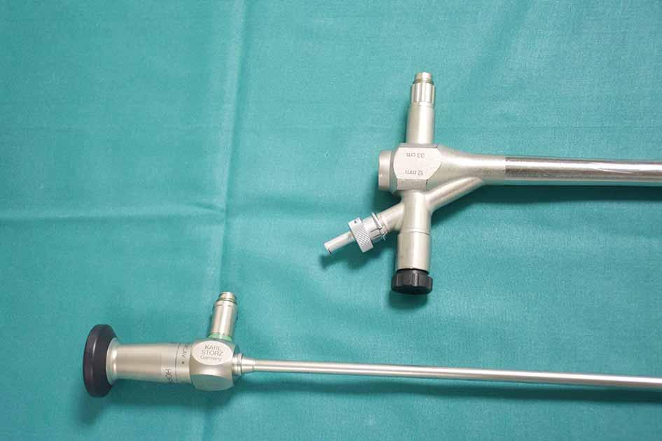 RIGID BRONCHOSCOPY M. SCHUHMANN Figure 2. Adapter head of a Karl Storz (Tuttlingen, Germany) bronchoscope. The light source can be attached to the proximal end or to the telescopic lens.