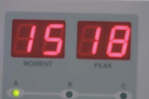 UseoftheDIAGNOdentindaily clinical practice Figure 1: DIAGNOdent showing real time and maximum (peak) digital display.