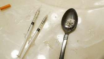 Method of Delivery Snorting or smoking heroin 10 to 15 minutes for the drug s full effect Injecting heroin