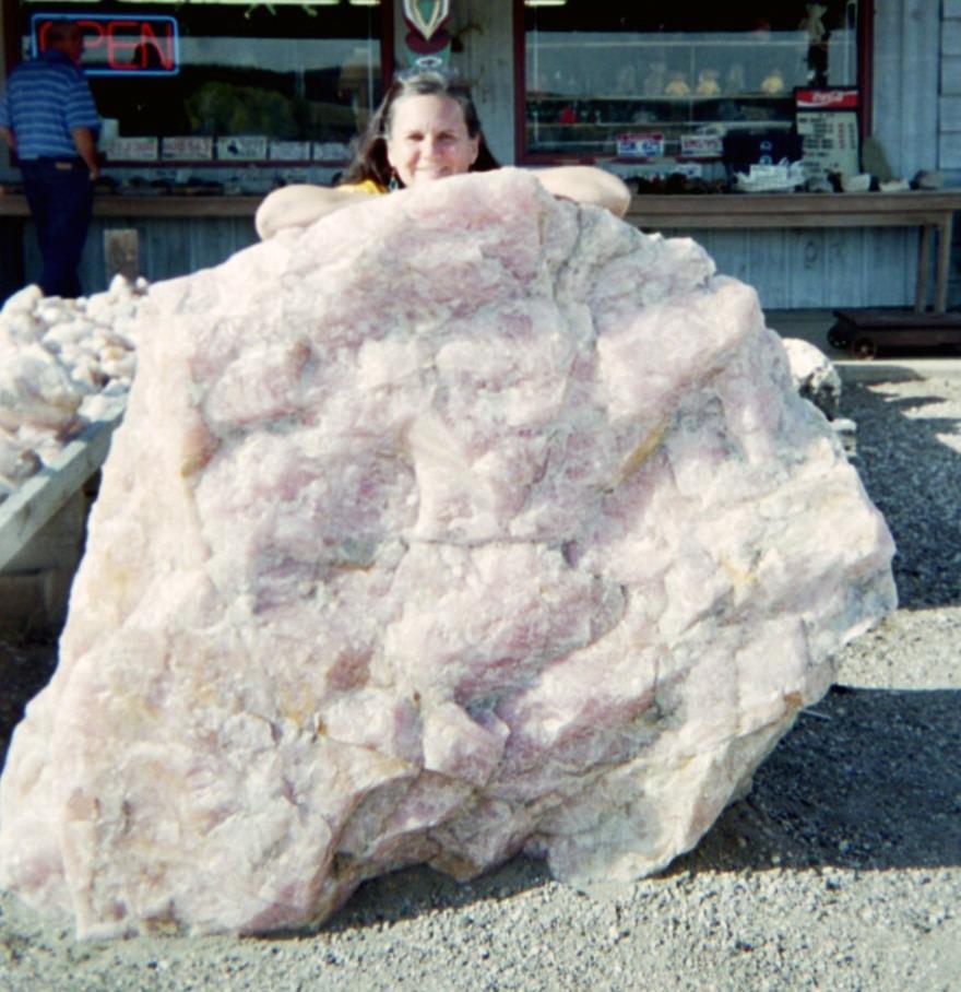 HOW CRYSTALS CAN HELP WITH HEALING PTSD TRAUMA Rose Quartz from South Dakota Welcome! Written By: Rev. Dr. Elena Skyhawk You re probably wondering if you read the title of this report correctly!