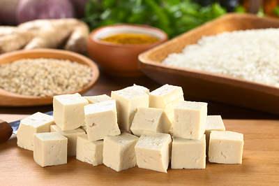 5. Tofu Tofu (bean curd), a soymilk product, is another good source of protein. Just ½ cup of tofu gives you 10 grams of protein.