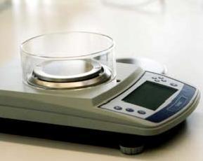 Using an Electronic Balance 1. Keep balance where it will not be moved. 2. Turn the leveling feet. 3. Turn on the balance. 4. First use of the day, check internal weight calibration.