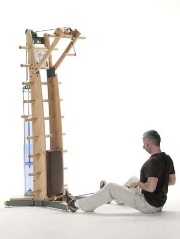 500 I Back Seated Row Use short or long bar - In a seated position with a strong posture - Position the feet on the ends of the Training Station with bent knees - Arms stretched out front - Draw the