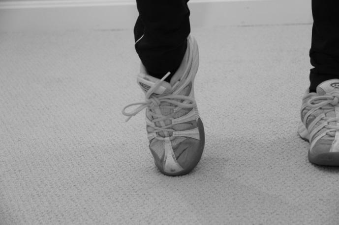 EXERCISE 28 Ankles Ankle mobilizer: Circle each ankle clockwise &