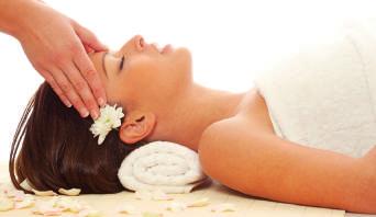 Indian Head Massage SOOTHES THE ENTIRE NERVOUS SYSTEM AND AIDS RELAXATION 7 Indian head massage is a
