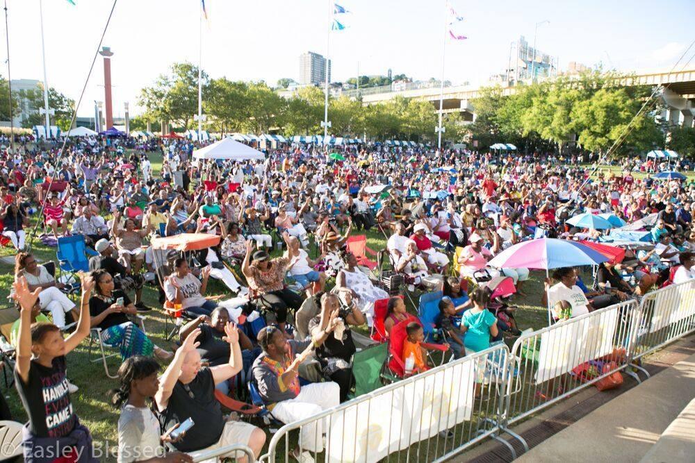 Page 3 What to Expect 2016 Black Family Reunion Results: Despite heavy rain day on day one, over 15,000 guests packed Sawyer Point.