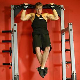 The upper torso should remain stationary as it moves through space and only the arms should move. The forearms should do no other work other than hold the bar. 4.