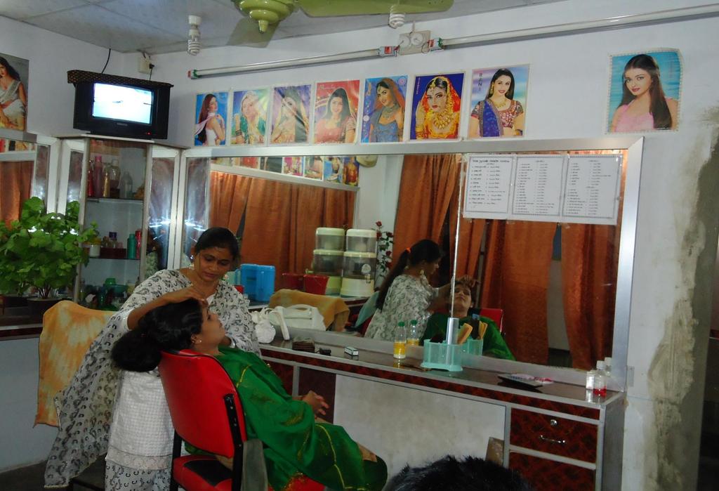 BEAUTY PARLOUR FOR