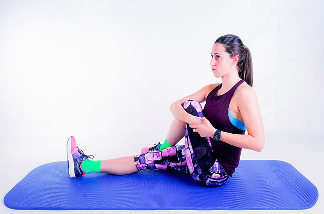 STRONG & INJURY FREE RUNNING KEY STRETCHES Glutes Sit with one leg