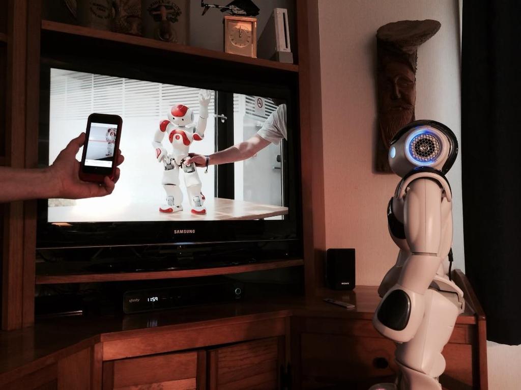 4. Conclusion a One Click Solution SensoSmart Virtual Sensors Wireless Cloud Connectivity for Personalization and Accessibility NAO watch a way cool robot learn a new song and dance Step 1