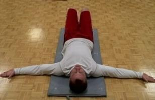 When you feel a stretch in your hip, pause for -5 seconds then return to the starting position.