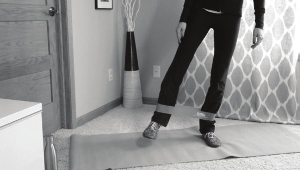 To complete the movement, bend the right knee, lift the leg up and forward until the upper leg is parrallel to the floor. Hold for 1-2 seconds. Keep the left foot firmly on the floor.
