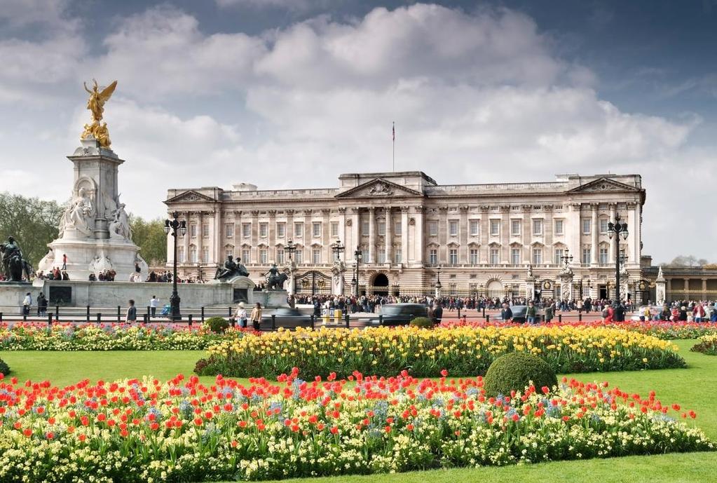 Buckingham Palace Queen Victoria was the first monarch to occupy Buckingham Palace.