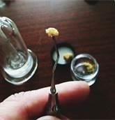 Hash oil wax/shatter being used to Dab My