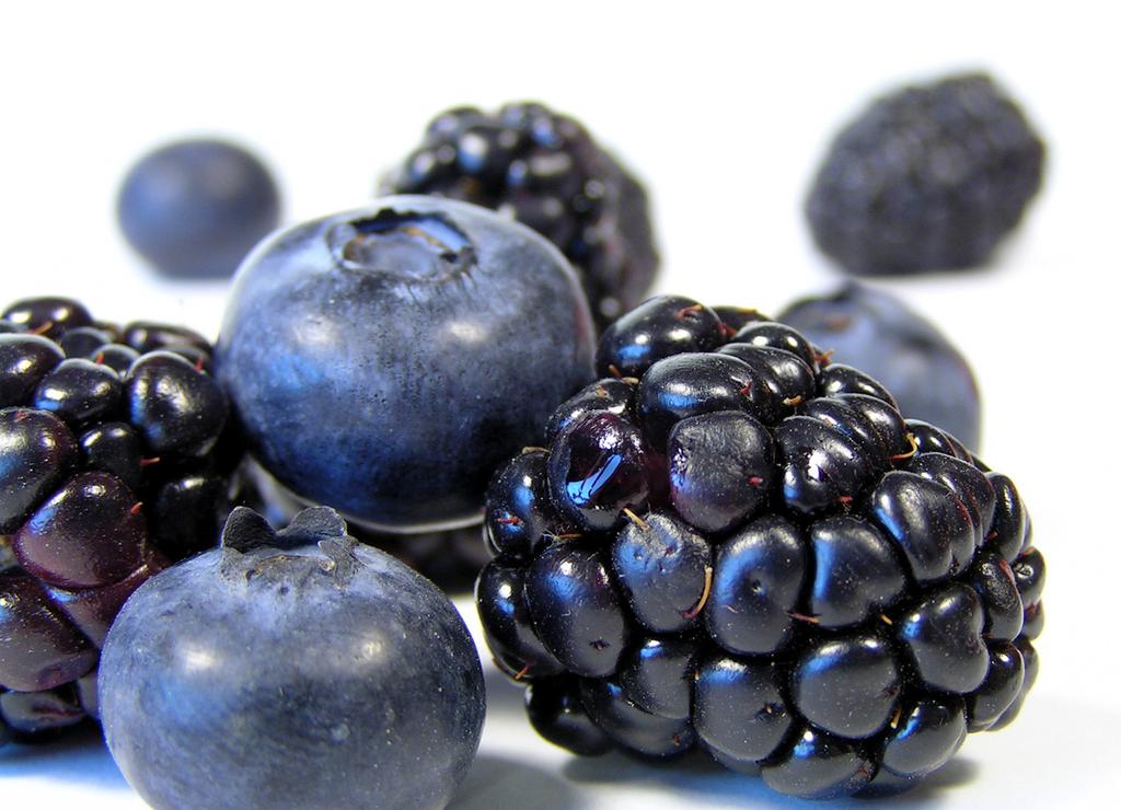 Blue / purple / black Source of anthocyanins and flavonoids Lowers risk of some cancers Promotes healthy aging Improves urinary tract health,