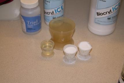 MIX YOUR ACRYLIC liquid:ratio is 1:2 - first add one increment of liquid monomer to large