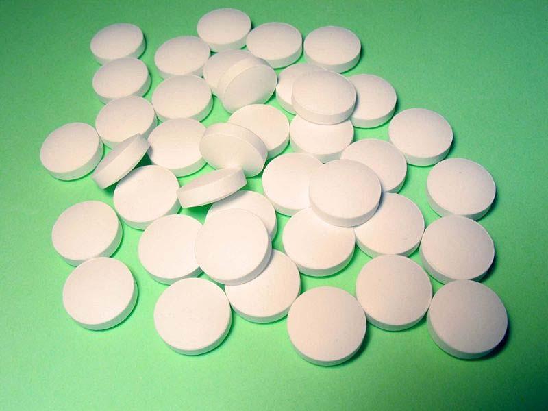 Solid and Liquid Advantages Fig.2.2: Tablets Tablets have following advantages: i) It is easy to administer a correct dose. Here there is no need of any measurement of the dose.