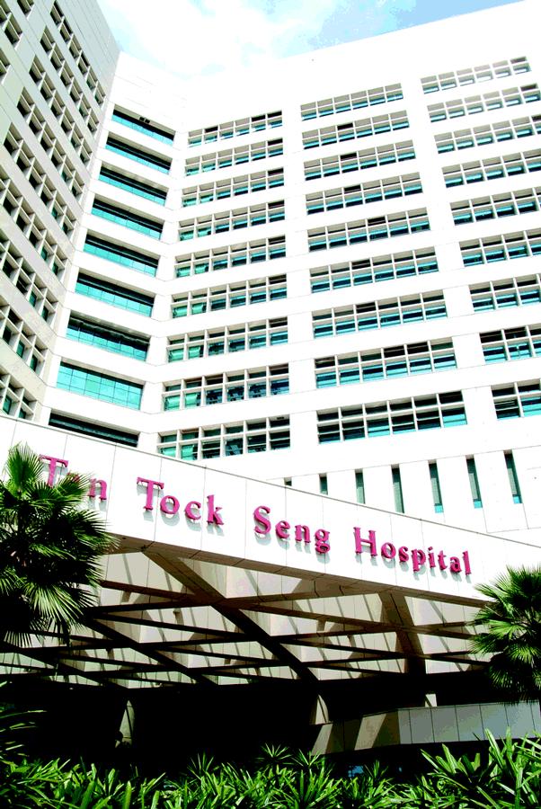 TTSH at a GLANCE Established in 1844 One of the largest multidisciplinary hospitals in Singapore 1,515 Operational Beds, 79 ICU & HD Beds >7,000 staff 27