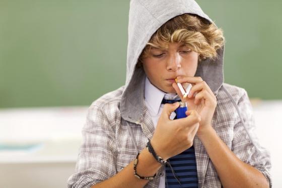 Facts about Youth Tobacco Use Everyday, nearly 4,000 kids under 18 try their first cigarette and 1,000 kids under 18 become daily smokers.