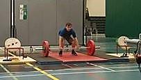 lifter s mtin shuld be similar t a Vertical Jump as the legs and hips quickly mve the weight