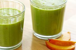 The Green Juvenator 1 cup spinach 1 cup pineapple ½ banana ½ cup ice Calories: 155