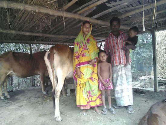 Joyvamur managed to move her family and her six goats valued at BDT 20,000 (approx. 230 EUR). Now Joyvamur is aware of value of flood warning information.