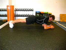 Whilst maintaining the integrity of the lower body rotate right to le\ with a dynamic, yet