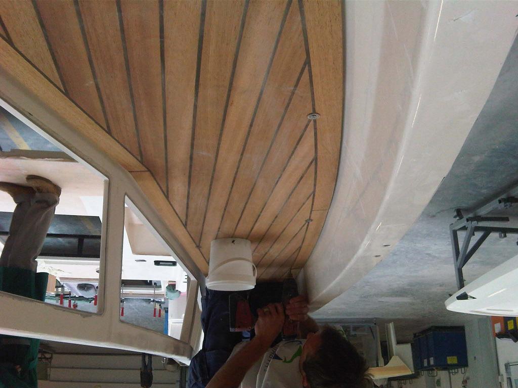 After bonding the teak plank or the pre-assembled deck has to be fixed via