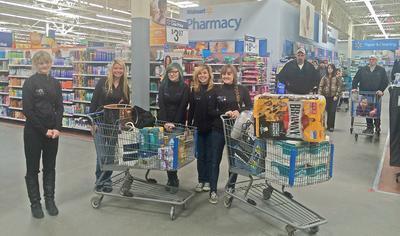 Mariner cheerleaders turn donation into supplies for homeless shelter Deer Isle, Maine Originally published in Island Ad-Vantages, February 26, 2015 Mariner cheerleaders Shaylee Bray, Coach Kimberly
