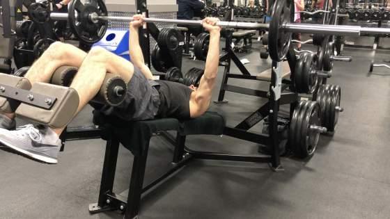 CHEST Decline Bench Press 1. Lie on the bench and grasp the bar shoulder width.