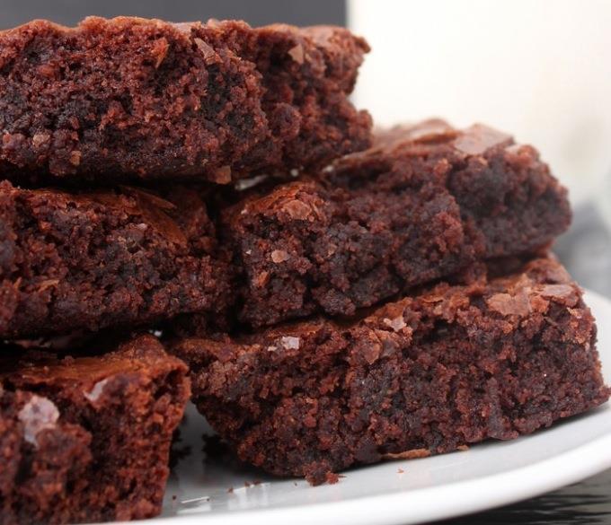 Prune Brownies Ingredients ¾ cup cocoa powder ½ cup all-purpose flour 1 cup sugar ½ teaspoon salt 2 tablespoons unsalted butter 2 eggs ¼ cup prune puree* 5 oz dark chocolate ½ cup toasted walnuts